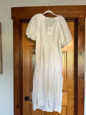 New with tag Frame White Eyelet Puff Sleeve Maxi Dress. Size medium